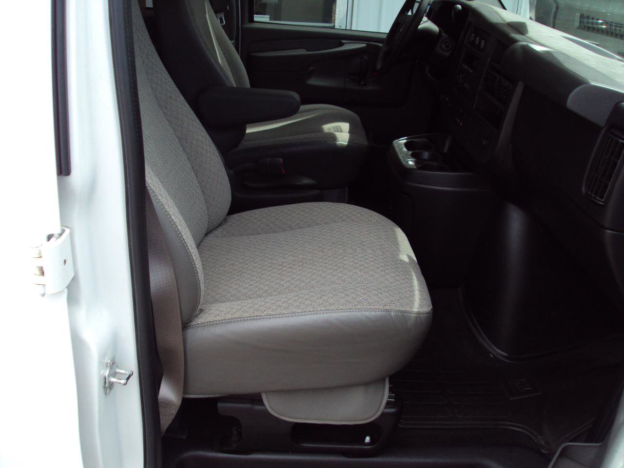 Used 2014 GMC Savana 1500 LT w/ LT Preferred Equipment Group AWD/4WD image 27