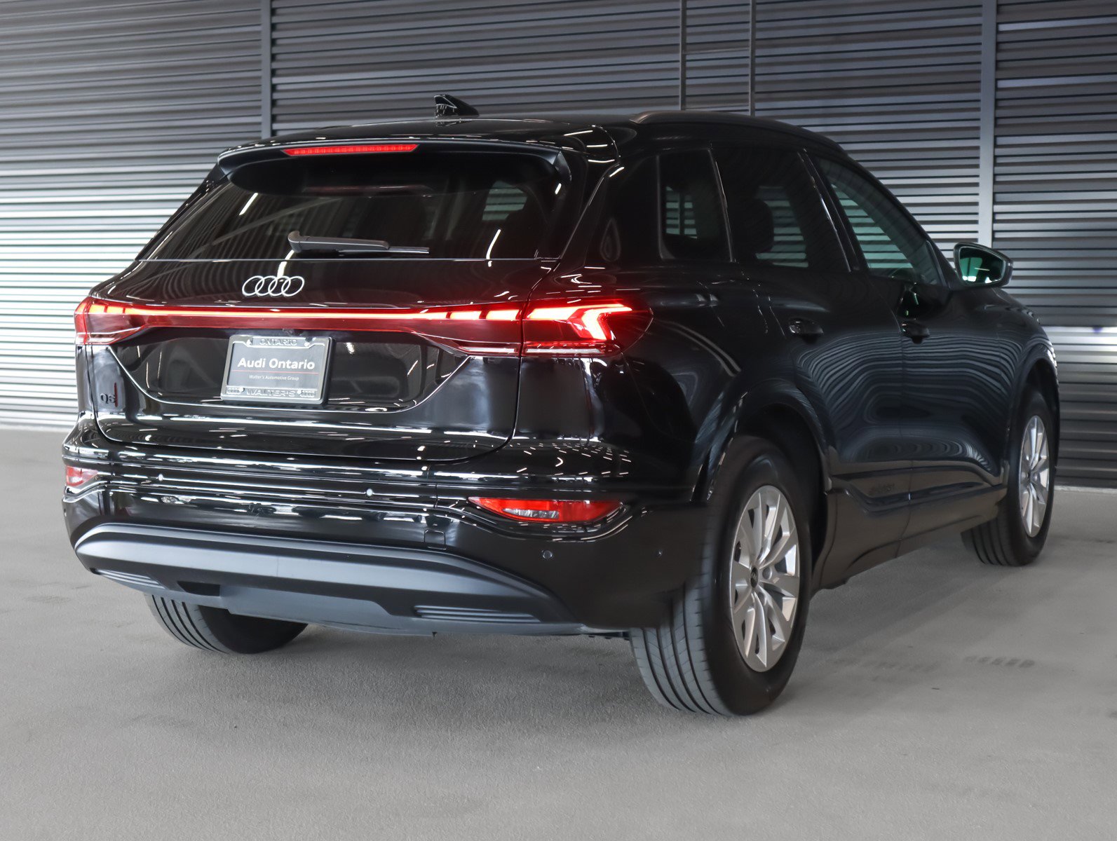 Used 2025 Audi Q6 e-tron Premium image 13