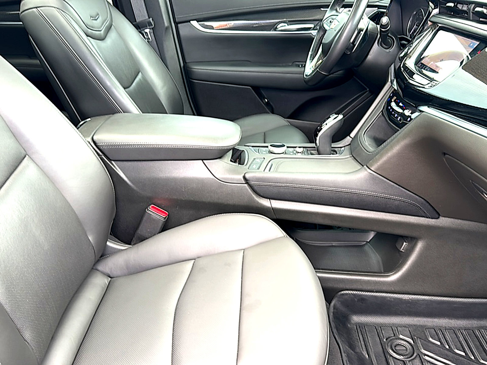 Used 2024 Cadillac XT6 Sport w/ LPO, Floor Liner Package AWD/4WD image 24