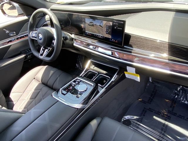 Used 2025 BMW 740i w/ Premium Package RWD image 11