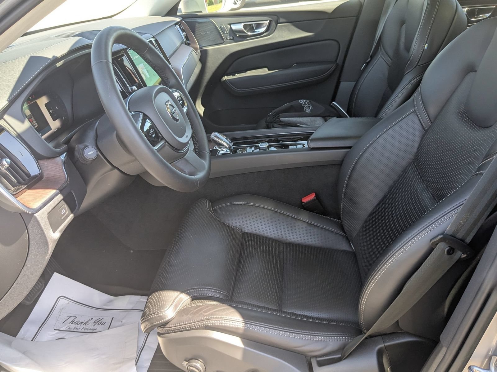 Used 2023 Volvo XC60 B5 Ultimate w/ Climate Package FWD image 13