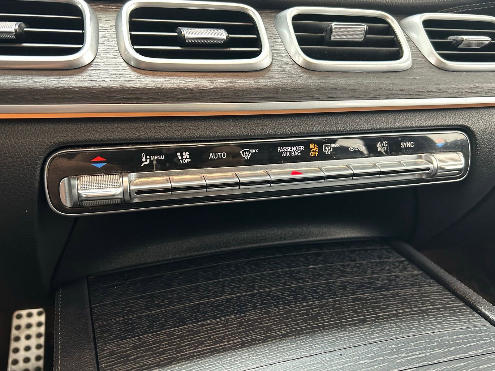 Used 2022 Mercedes-Benz GLS 450 4MATIC w/ AMG Line Exterior image 22