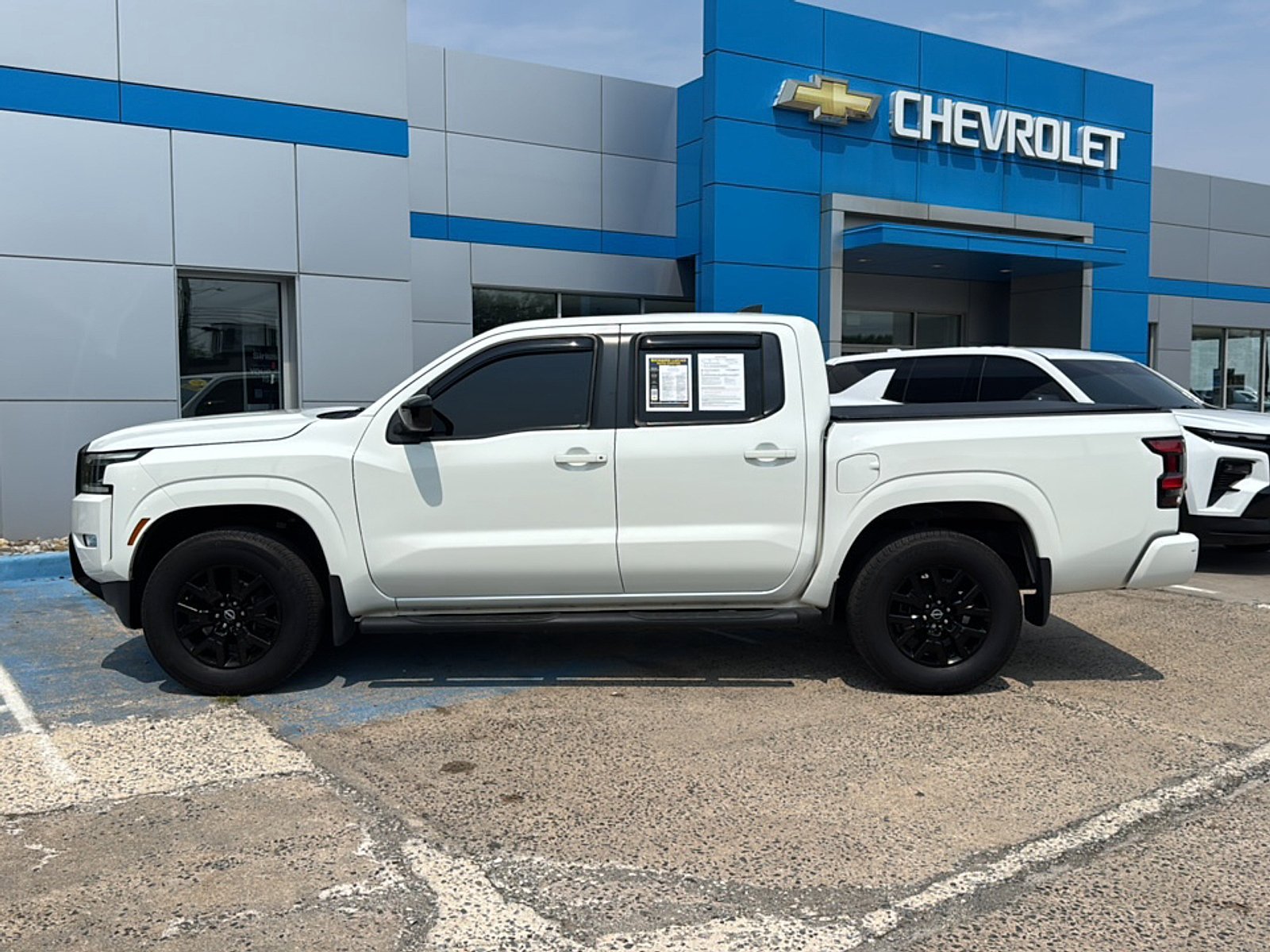 Used 2023 Nissan Frontier SV w/ Midnight Edition Package AWD/4WD image 8