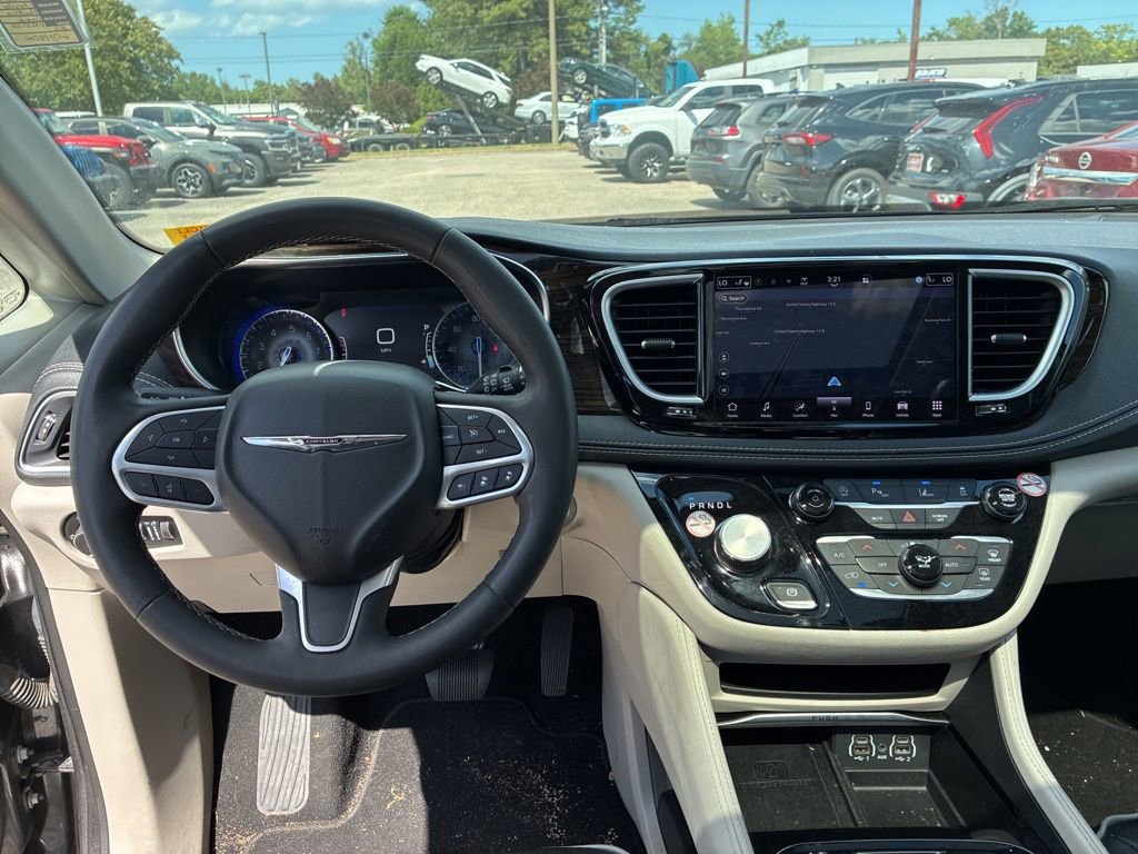 Used 2023 Chrysler Pacifica Limited FWD image 20