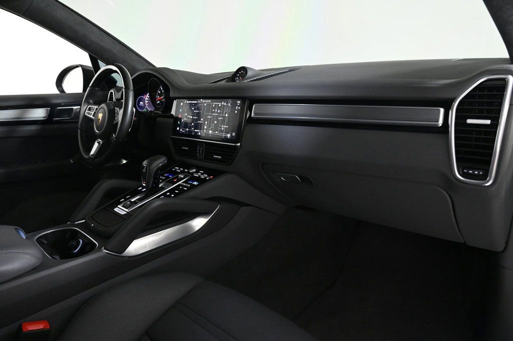 Used 2022 Porsche Cayenne Turbo image 18