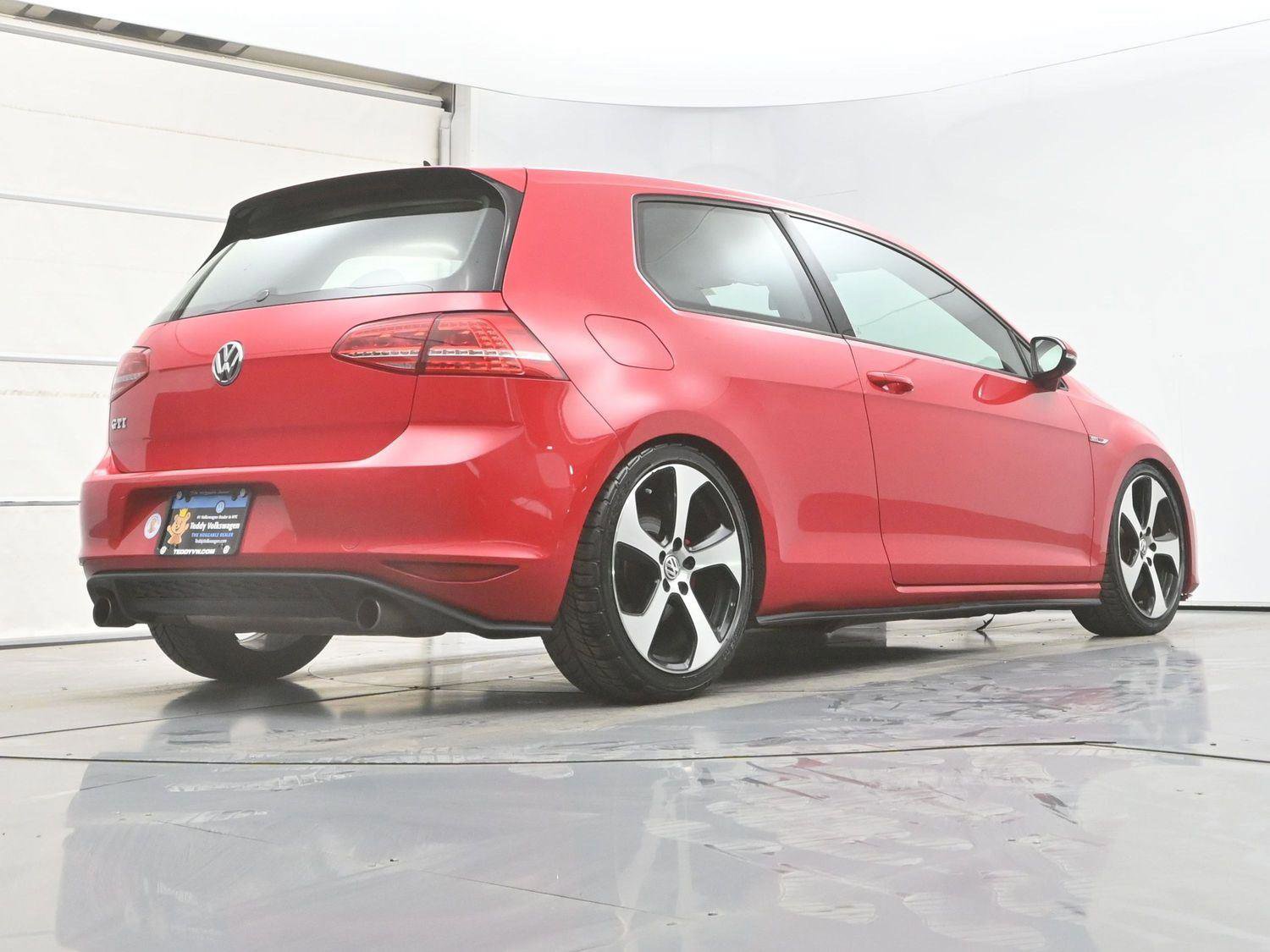 Used 2015 Volkswagen Golf S image 30