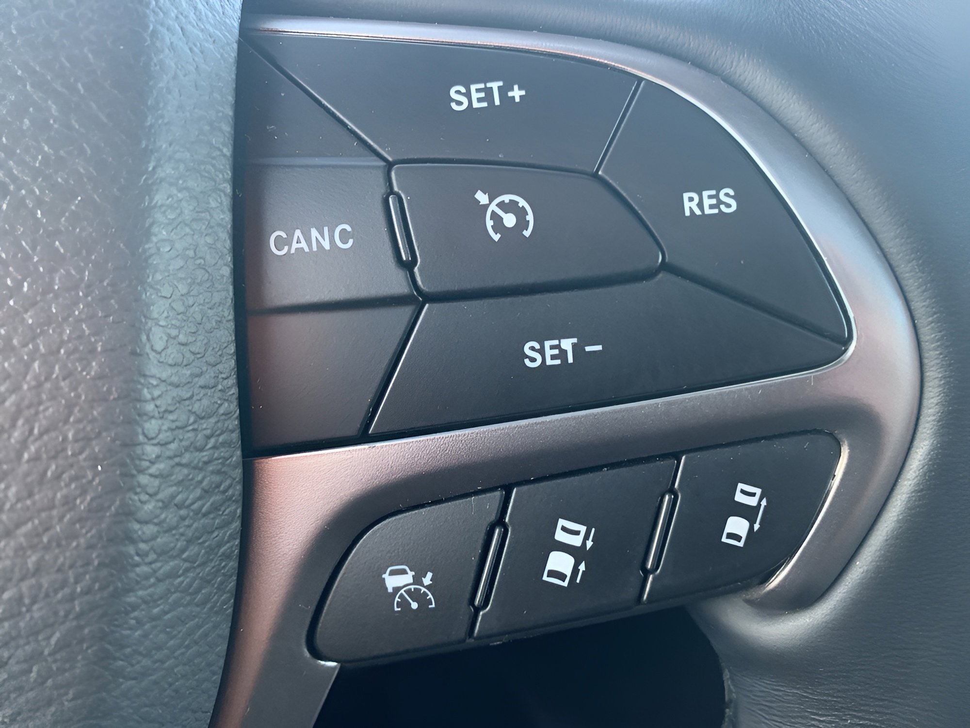 Used 2021 Jeep Grand Cherokee Limited w/ Luxury Group II image 11