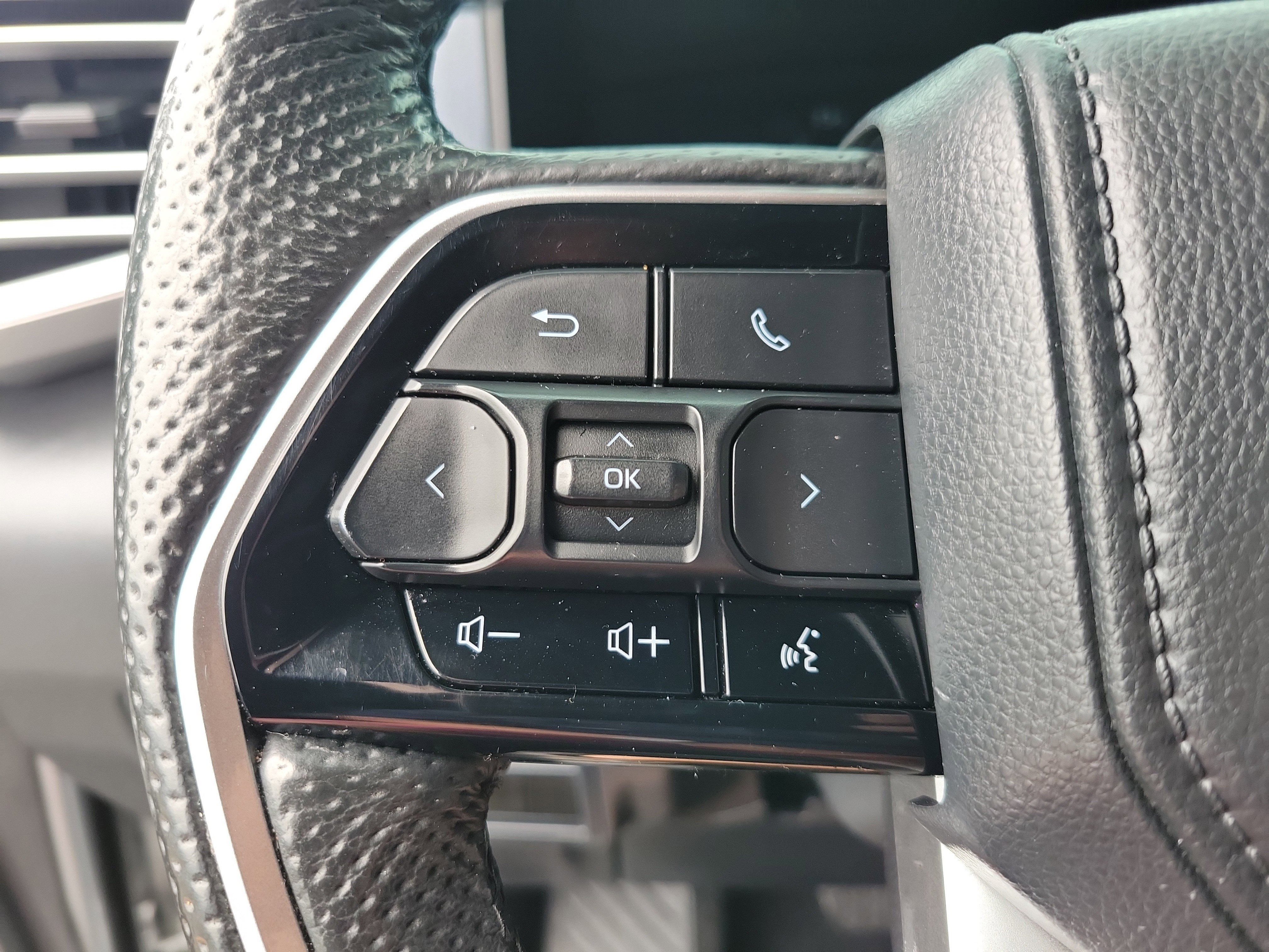 Used 2024 Toyota Tundra Platinum RWD image 19