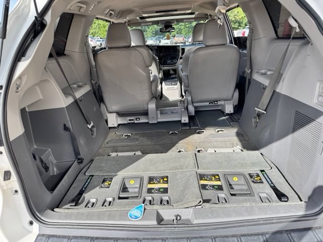 Used 2018 Toyota Sienna XLE Premium FWD image 34