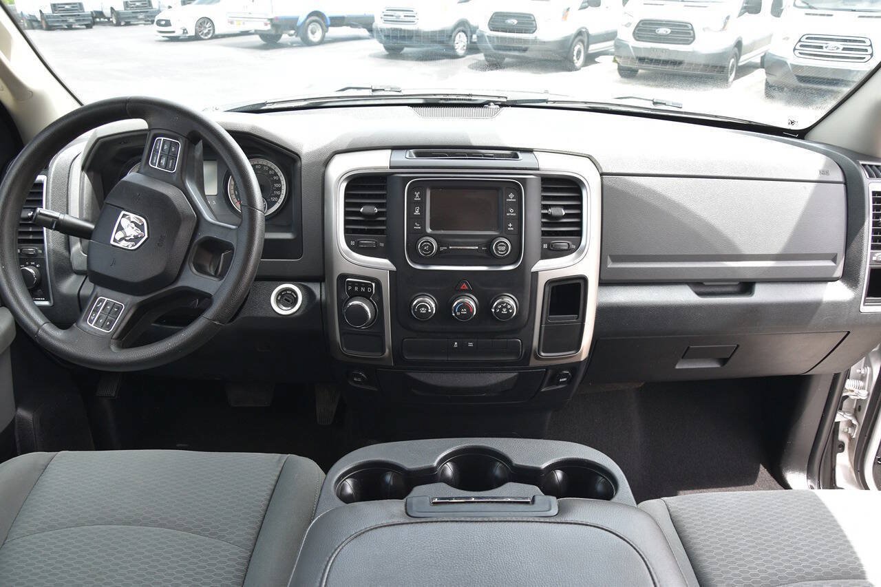 Used 2016 RAM 1500 Classic SLT RWD image 13