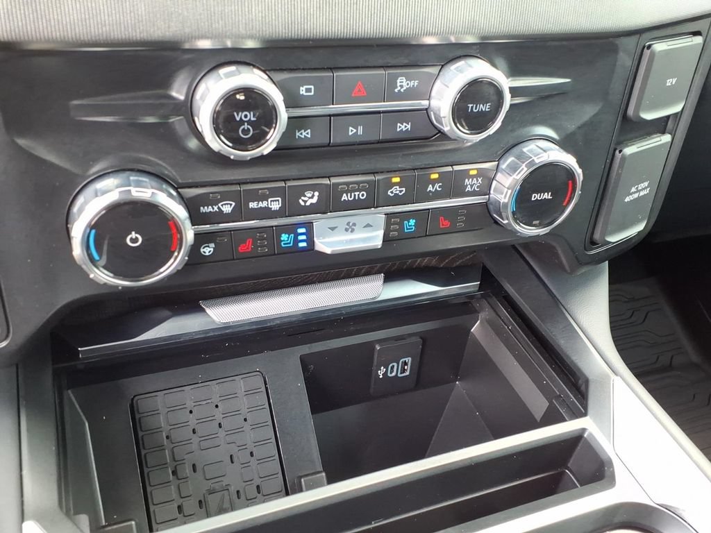 Used 2025 Ford F350 Platinum w/ FX4 Off-Road Package AWD/4WD image 32