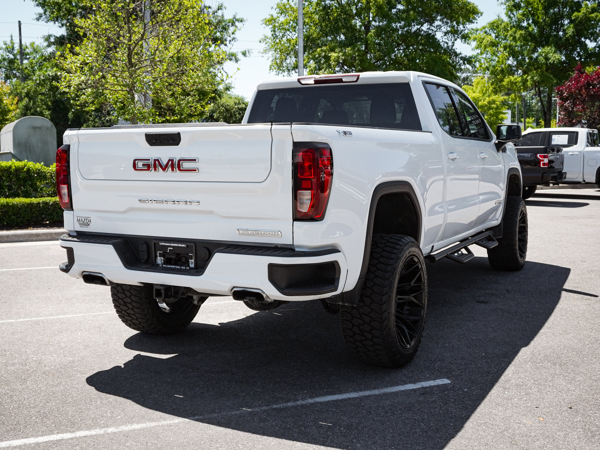 Used 2024 GMC Sierra 1500 Elevation w/ X31 Off-Road Package AWD/4WD image 9