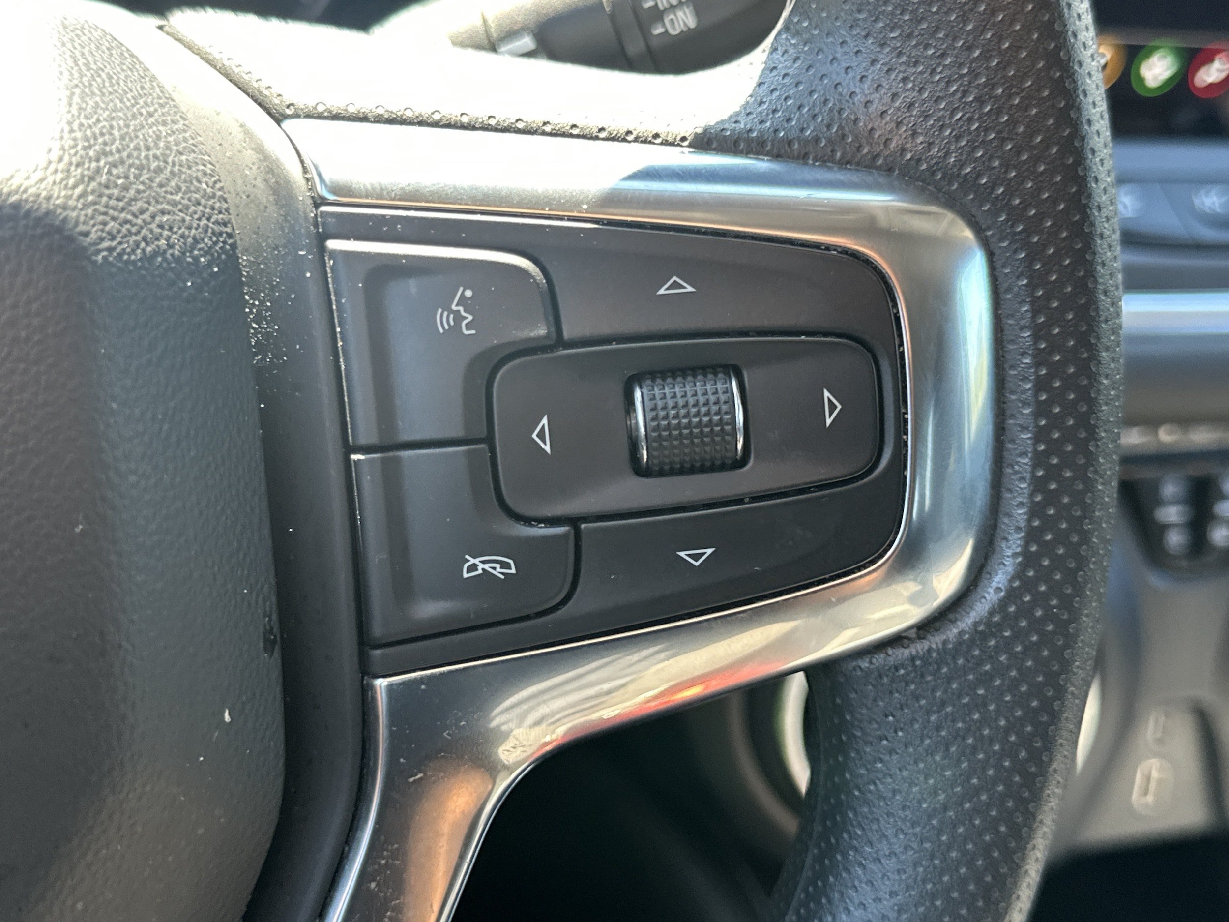 Used 2025 Chevrolet Blazer LT FWD image 25