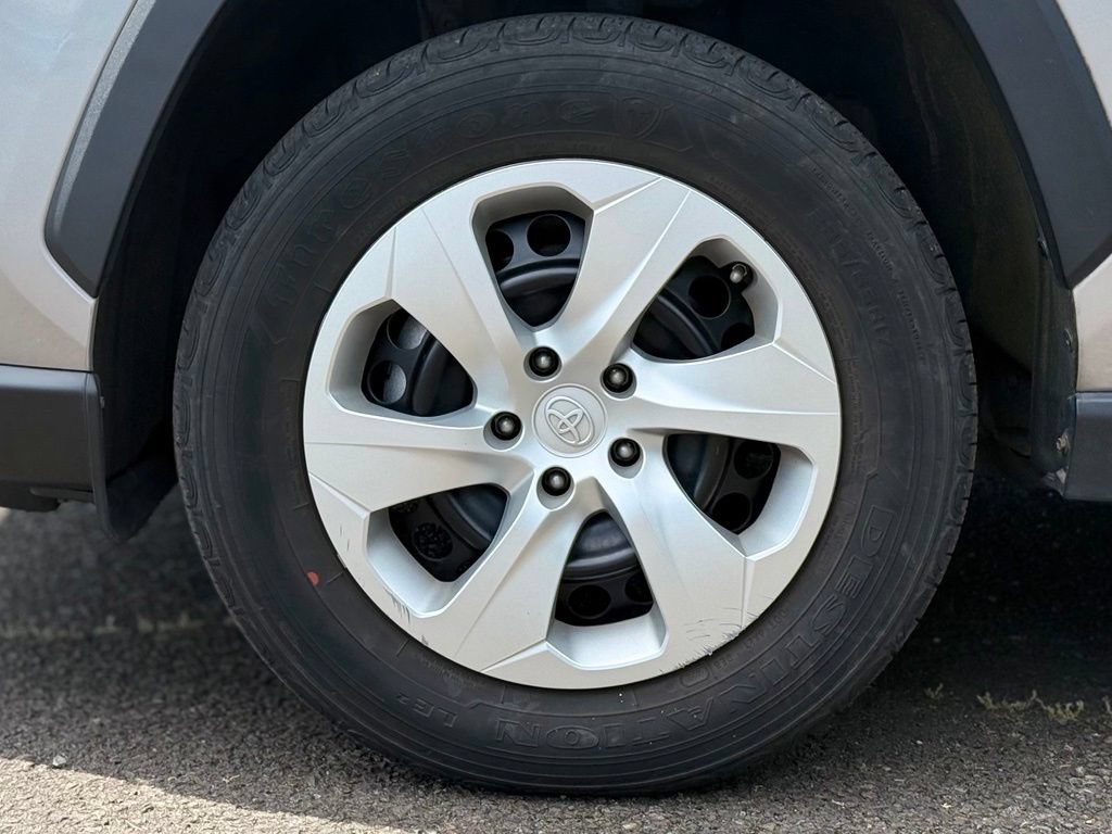 Certified 2022 Toyota RAV4 LE AWD/4WD image 9