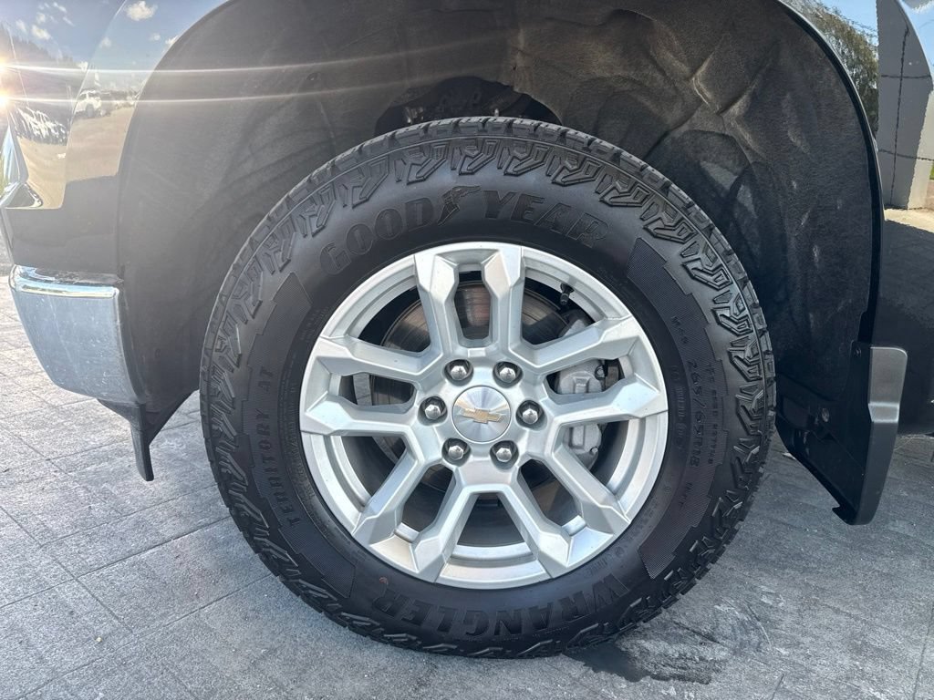 Used 2024 Chevrolet Silverado 1500 LT AWD/4WD image 16