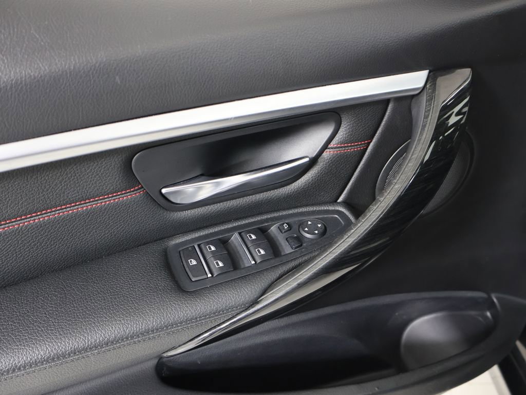 Used 2018 BMW 330i xDrive Sedan w/ Convenience Package image 21