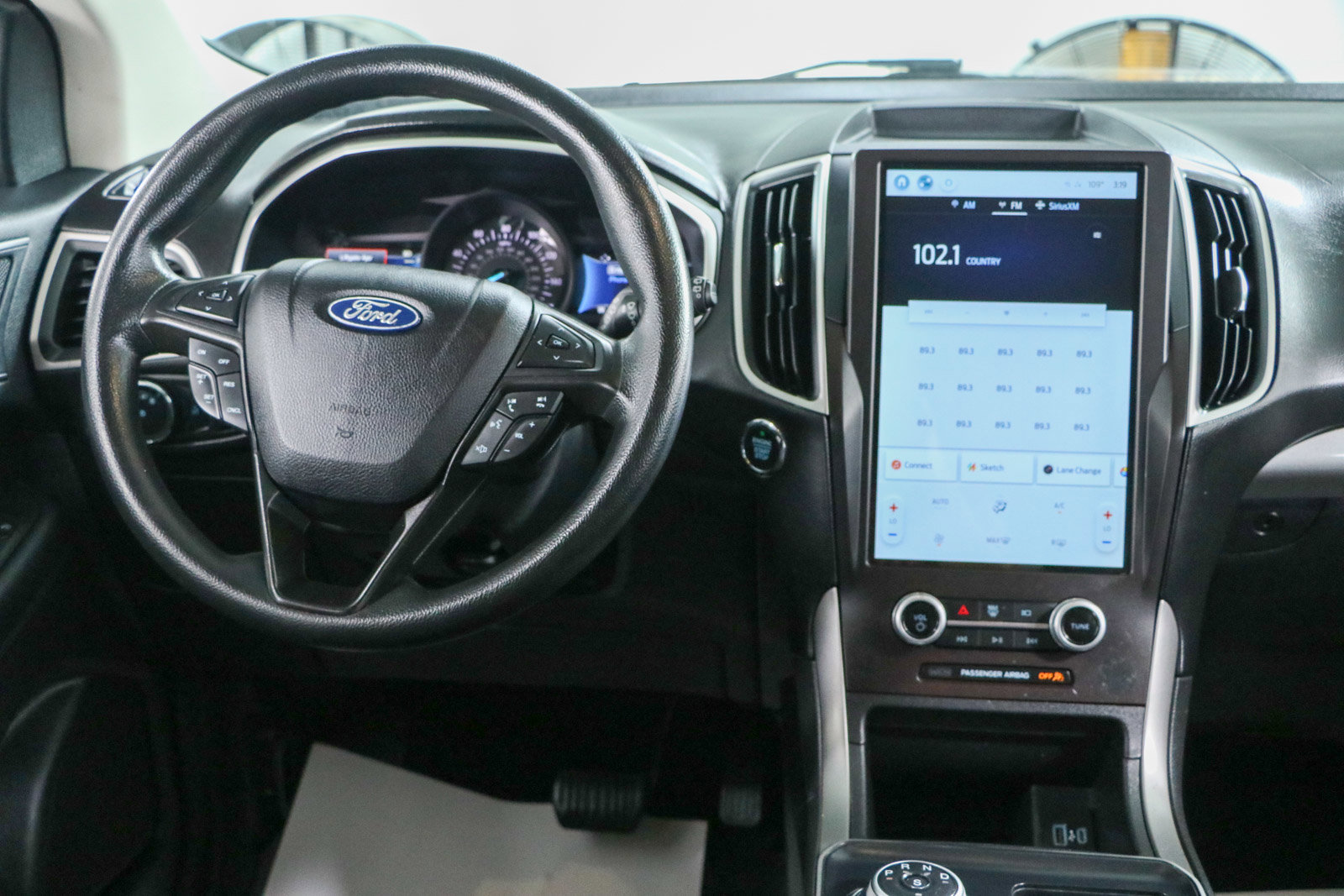 Used 2021 Ford Edge SE image 17
