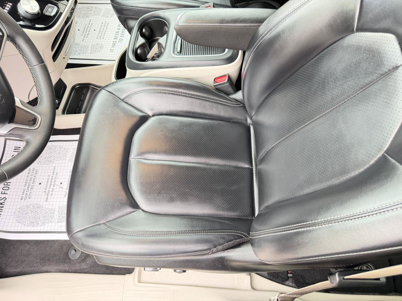 Used 2023 Chrysler Pacifica Touring-L FWD image 14