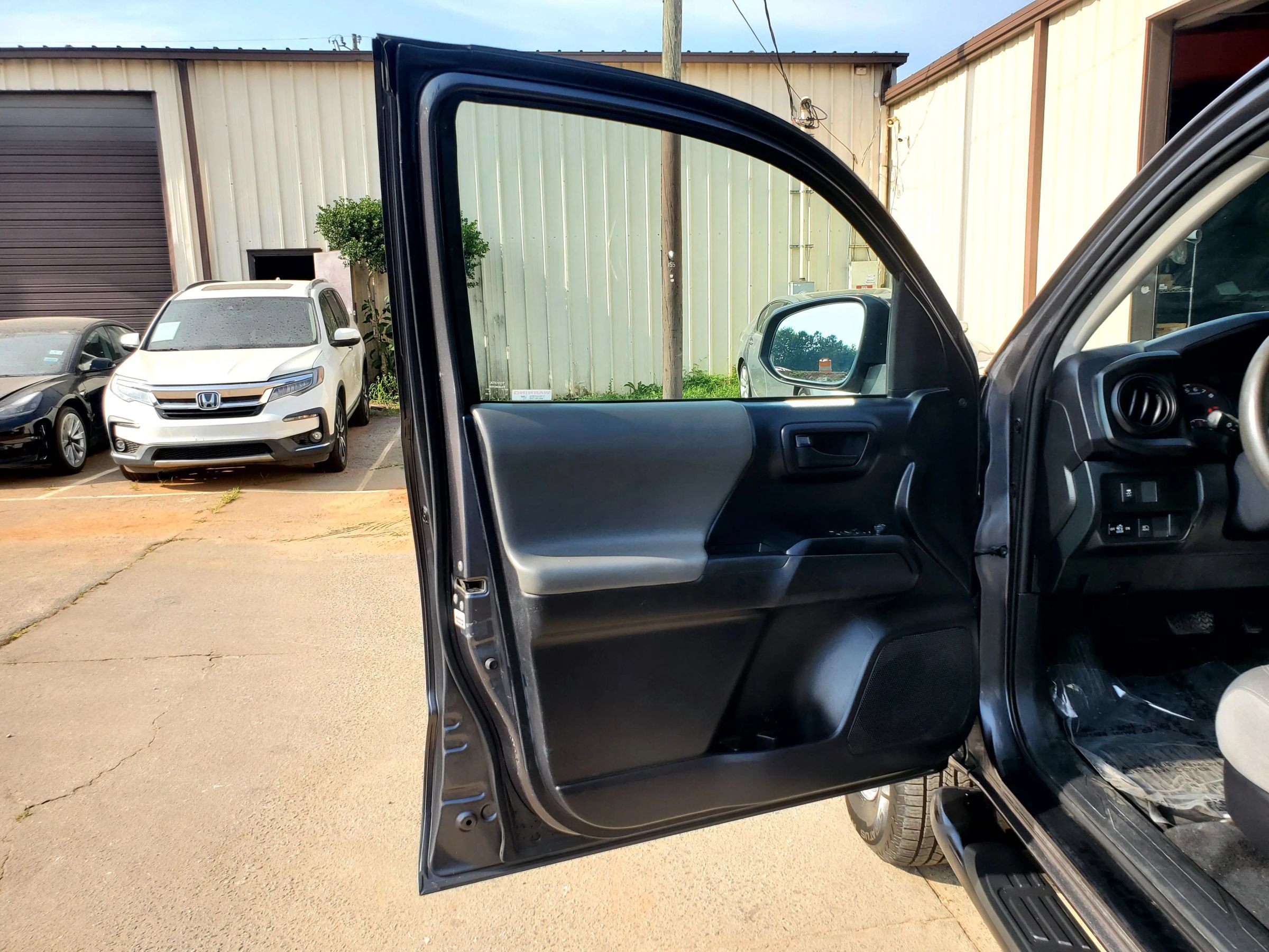 Used 2020 Toyota Tacoma SR w/ SR Convenience Package RWD image 11