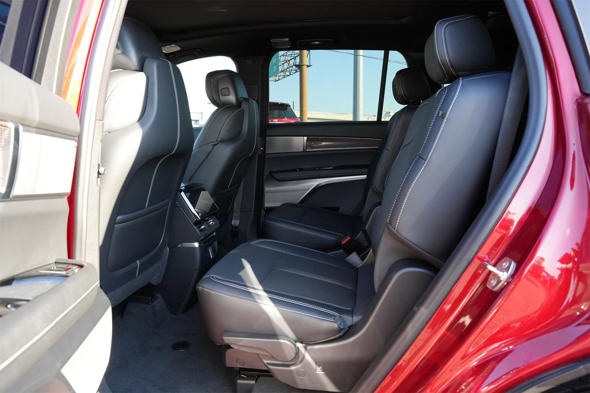 New 2026 Cadillac Vistiq Sport image 19