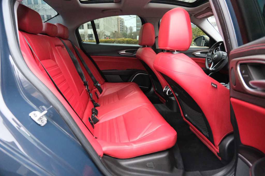 Used 2019 Alfa Romeo Giulia Ti w/ Quick Order Package 22Z Lusso image 23