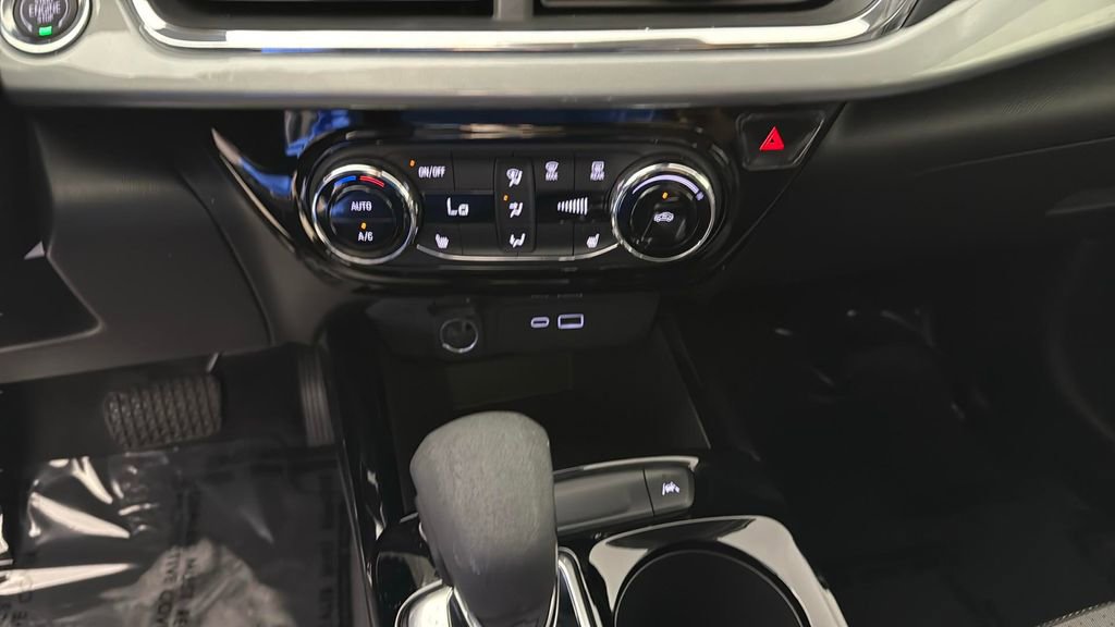 Certified 2025 Chevrolet Trax LT w/ Driver Confidence Package image 21