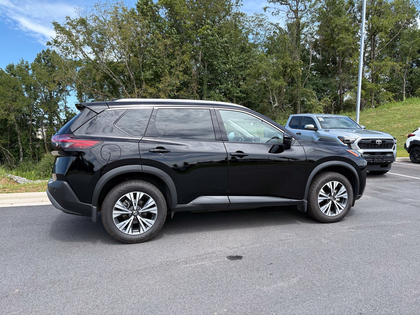 Used 2021 Nissan Rogue SV w/ Premium Package AWD/4WD image 8