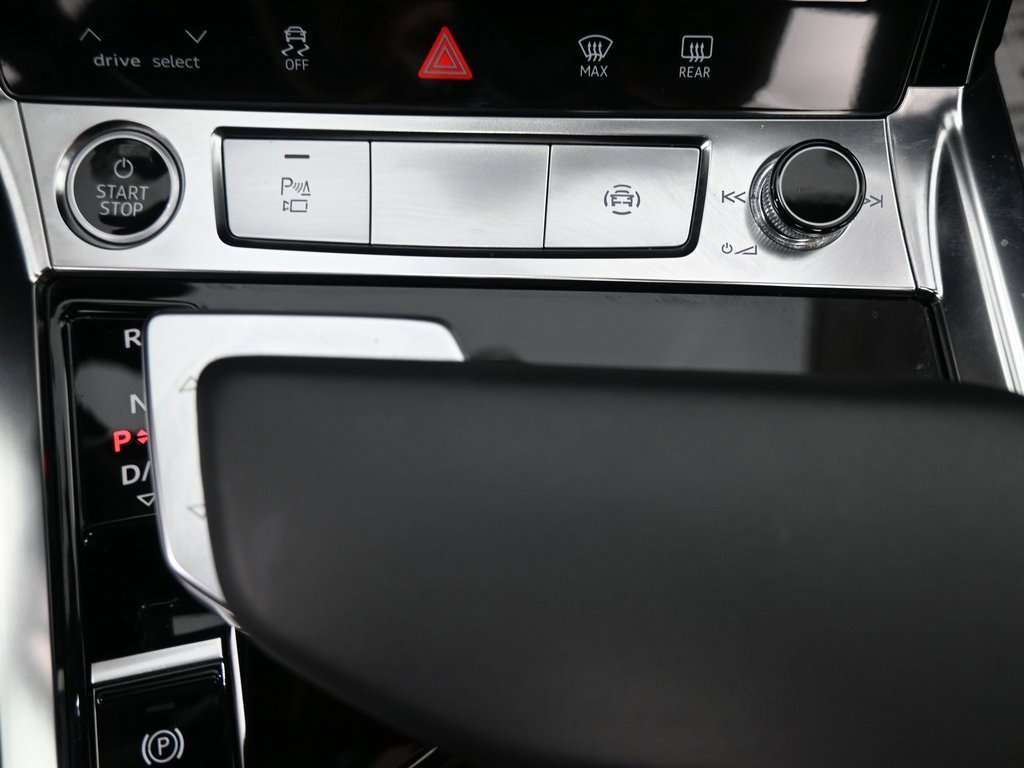 Used 2024 Audi Q8 e-tron Premium Plus image 21
