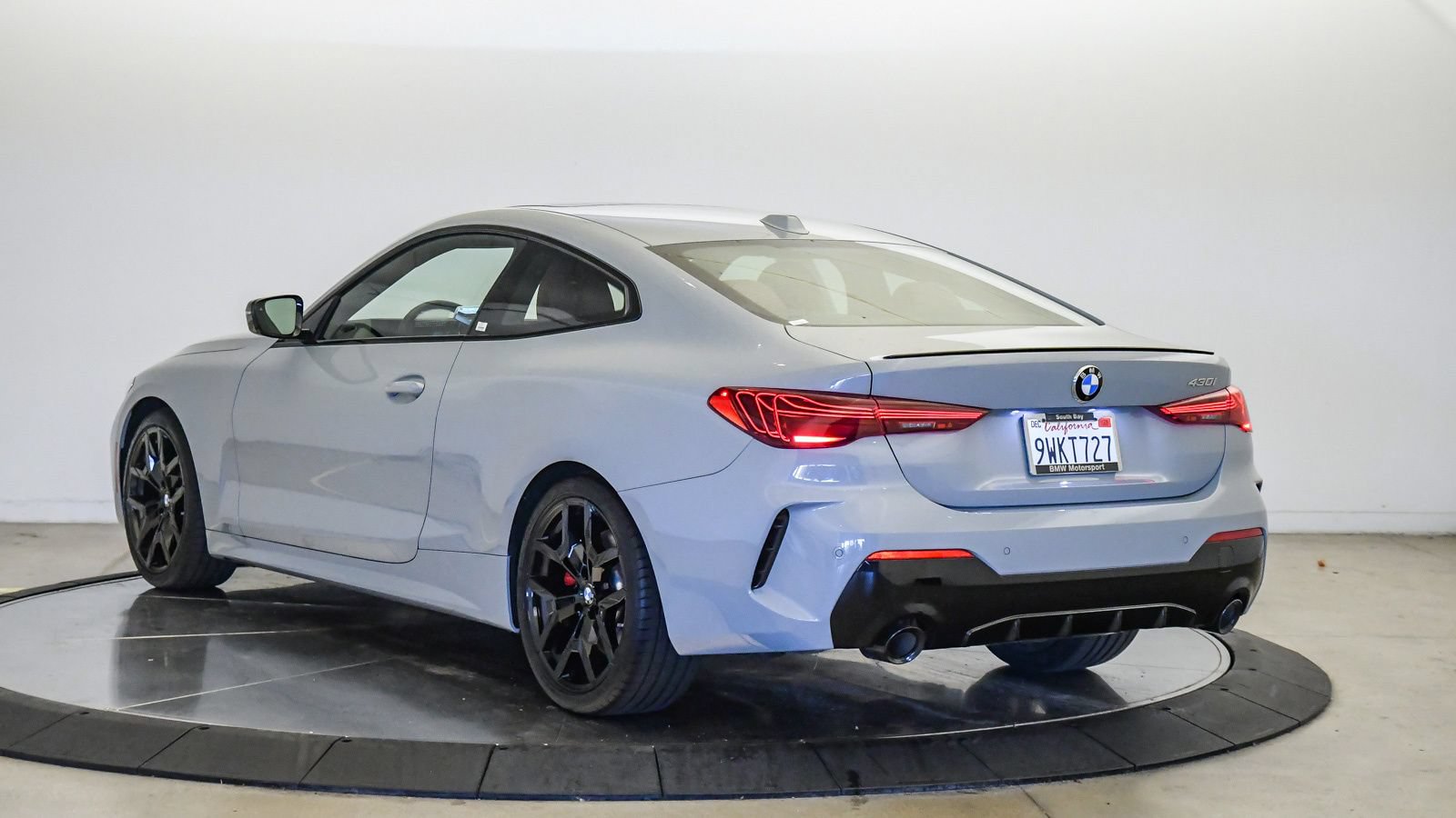 Used 2026 BMW 430i Coupe w/ M Sport Package RWD image 2