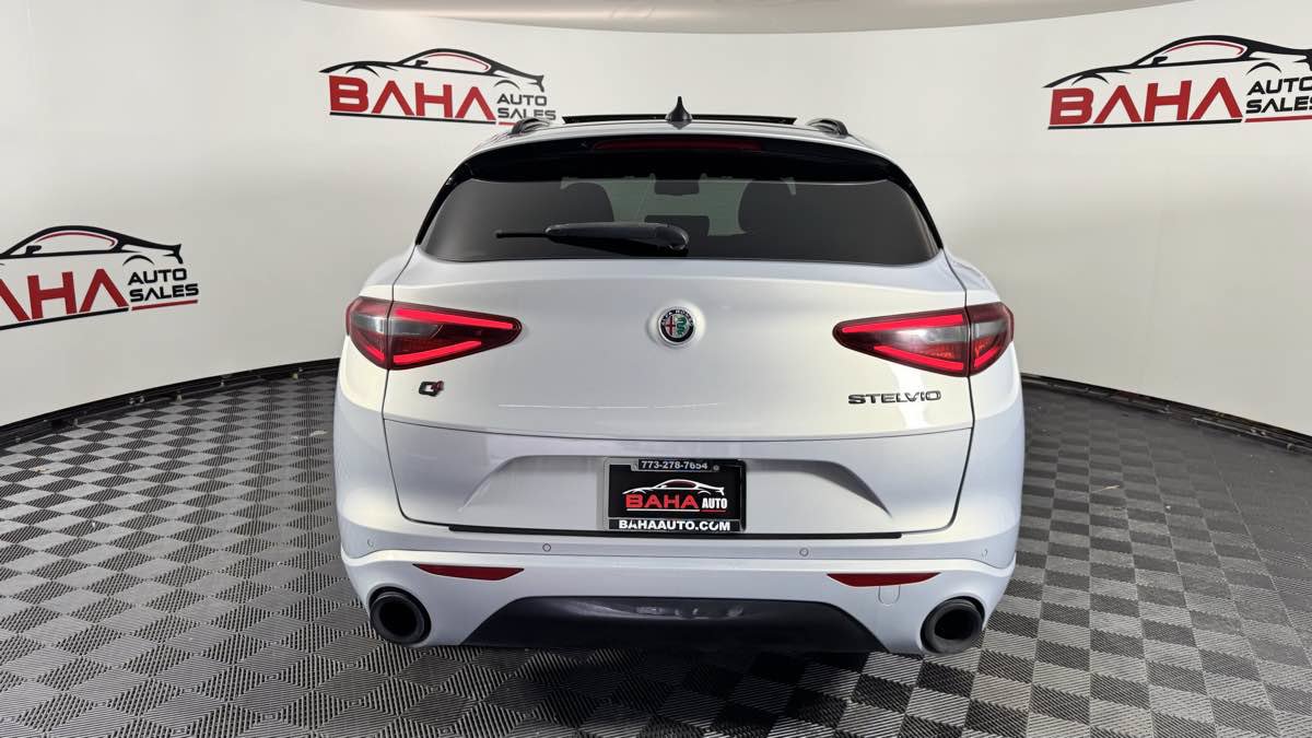 Used 2020 Alfa Romeo Stelvio Ti Sport w/ Quick Order Package 22S Sport AWD/4WD image 5