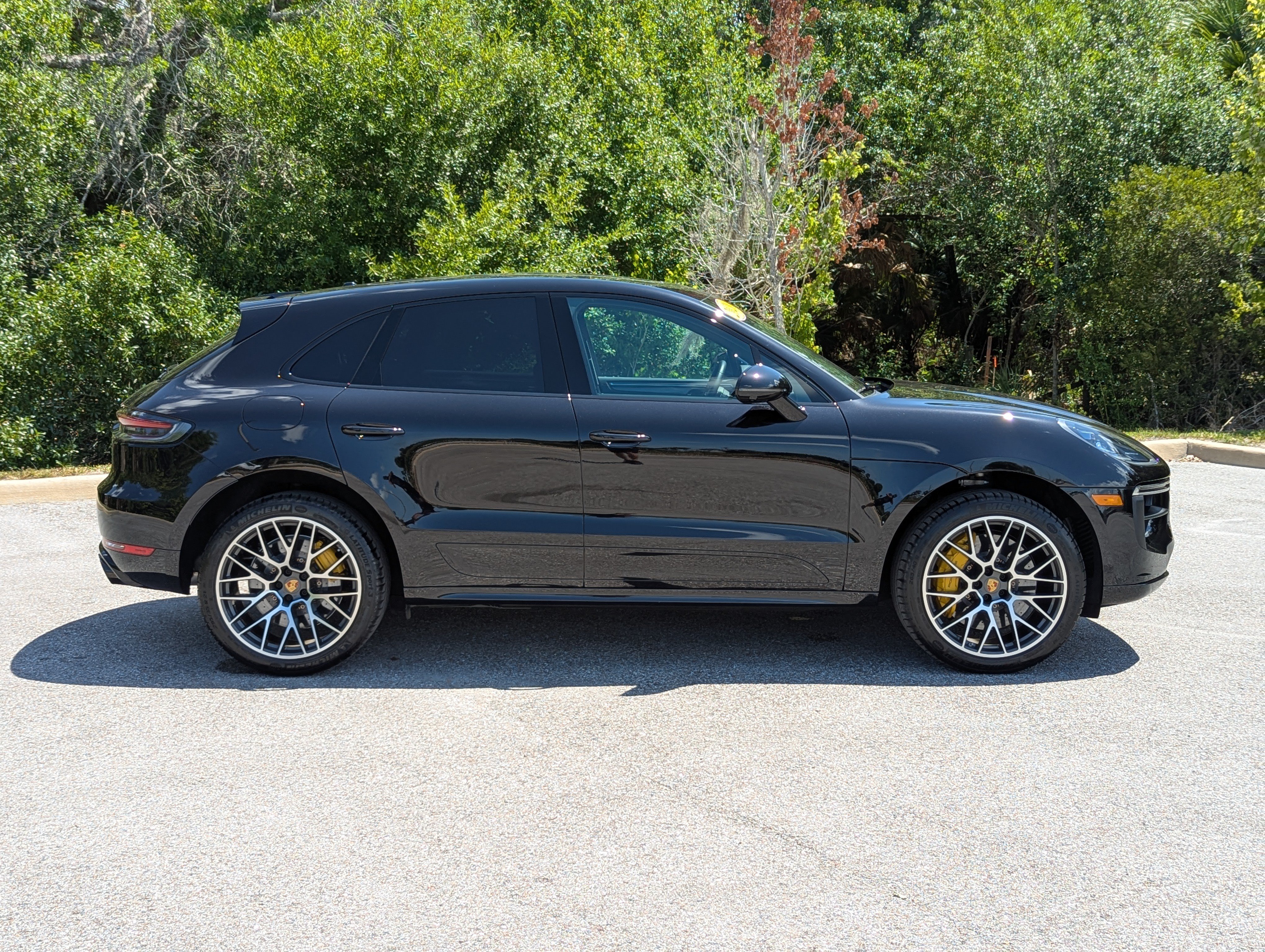 Used 2020 Porsche Macan Turbo AWD/4WD image 2
