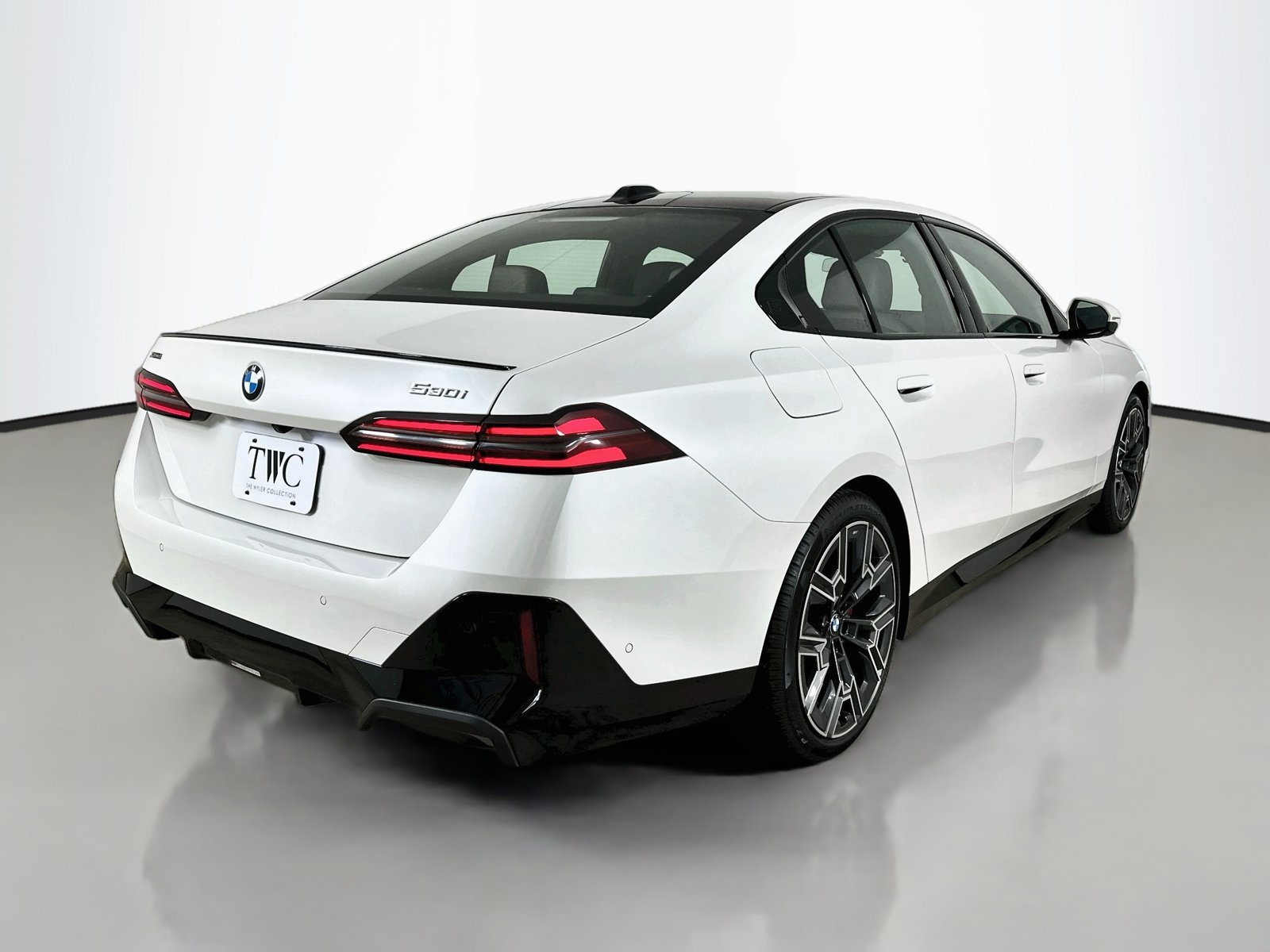 New 2027 BMW 530i xDrive w/ M Sport Package AWD/4WD image 5
