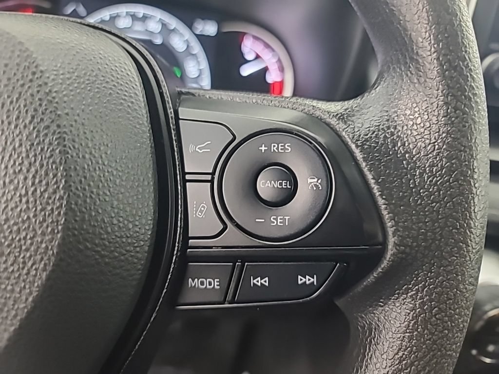 Used 2025 Toyota RAV4 XLE AWD/4WD image 30