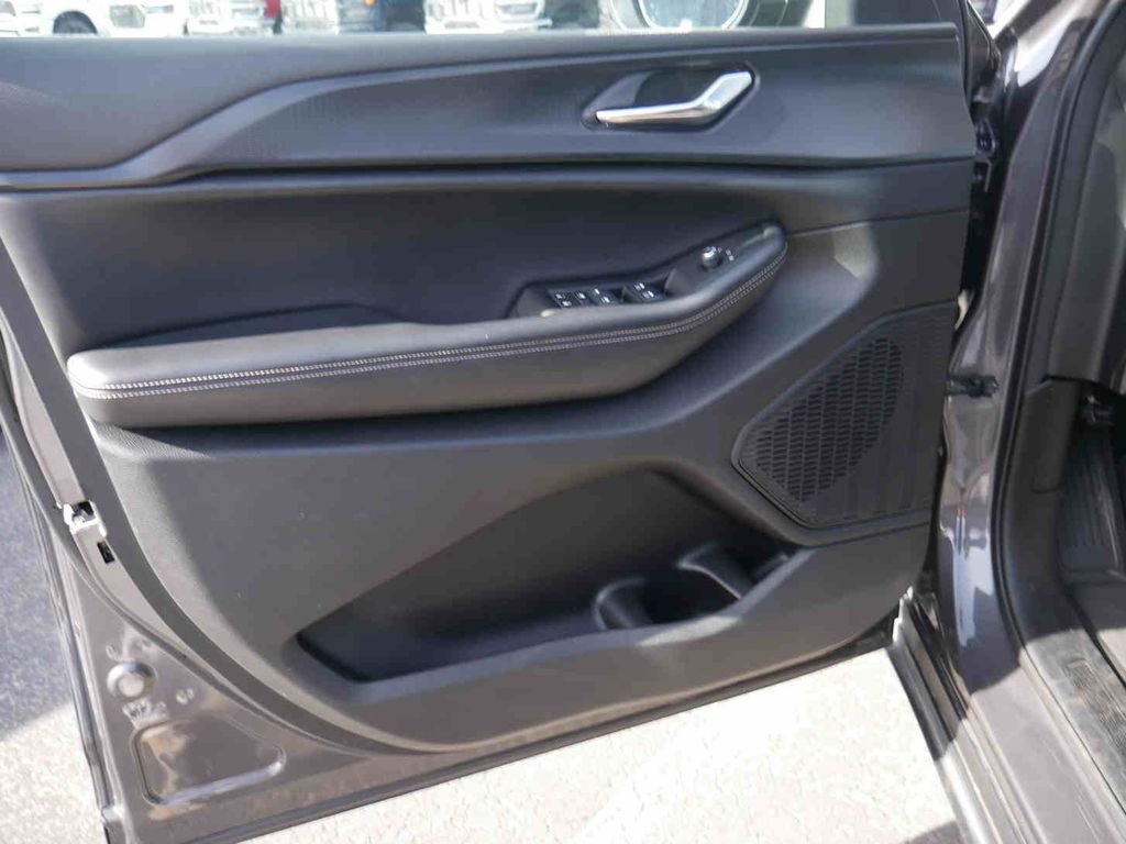 Certified 2024 Jeep Grand Cherokee L Laredo image 23