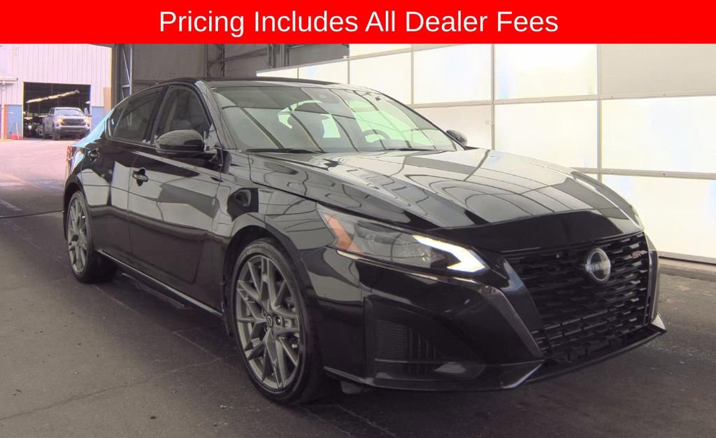 Certified 2024 Nissan Altima 2.0 SR FWD image 2