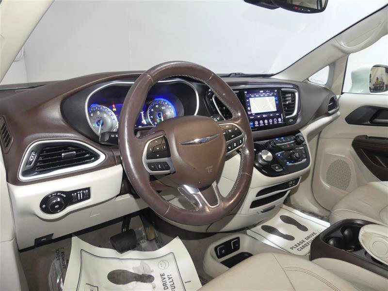 Used 2020 Chrysler Pacifica Touring-L w/ Tire & Wheel Group FWD image 24