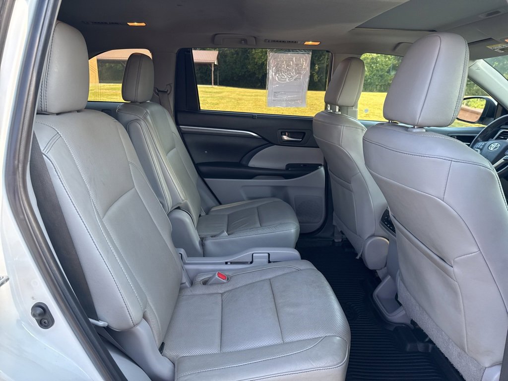 Used 2019 Toyota Highlander Limited image 28