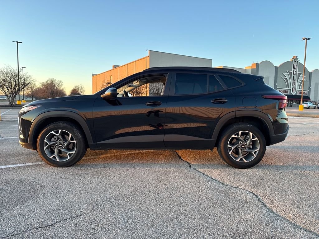Used 2024 Chevrolet Trax LT image 3