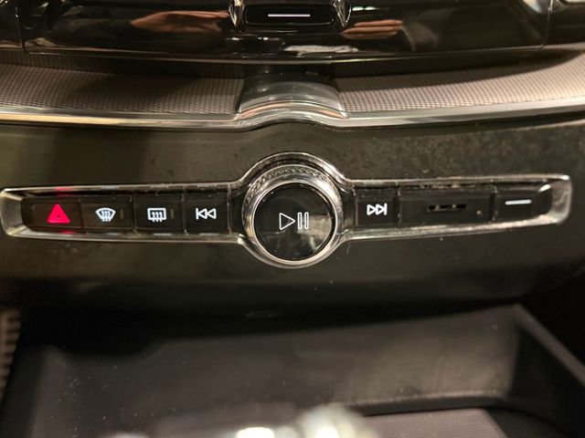 Used 2018 Volvo XC60 T6 R-Design w/ Convenience Package AWD/4WD image 31