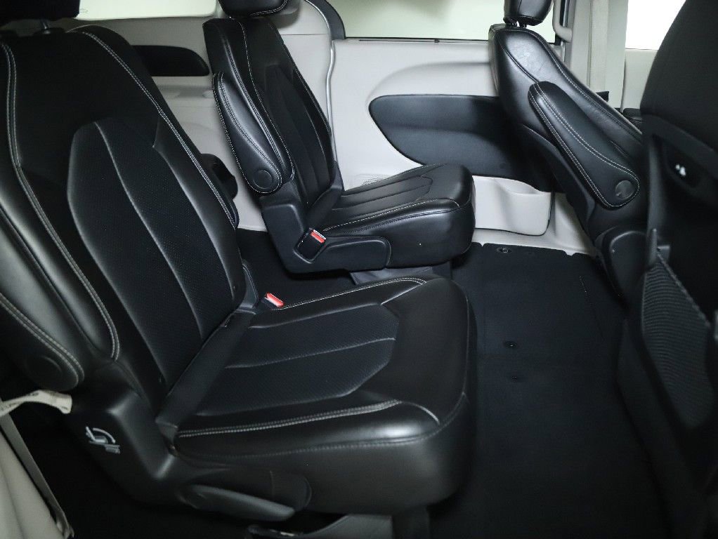 Used 2024 Chrysler Pacifica Touring-L FWD image 29
