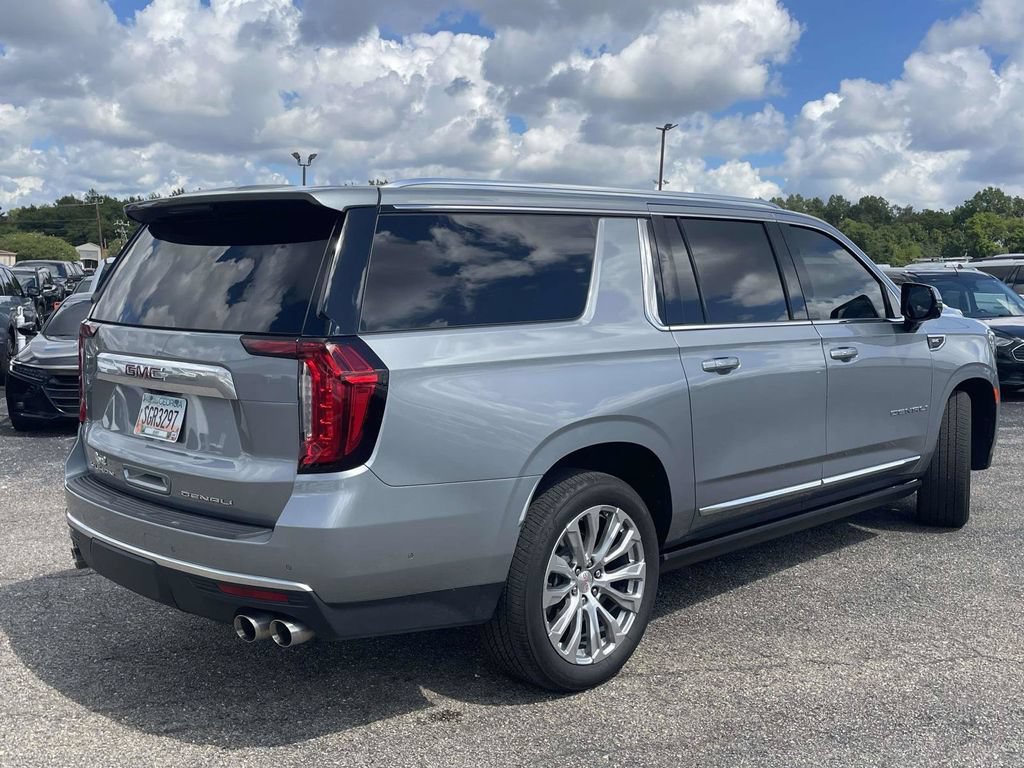 Used 2024 GMC Yukon XL Denali w/ Denali Reserve Package AWD/4WD image 3