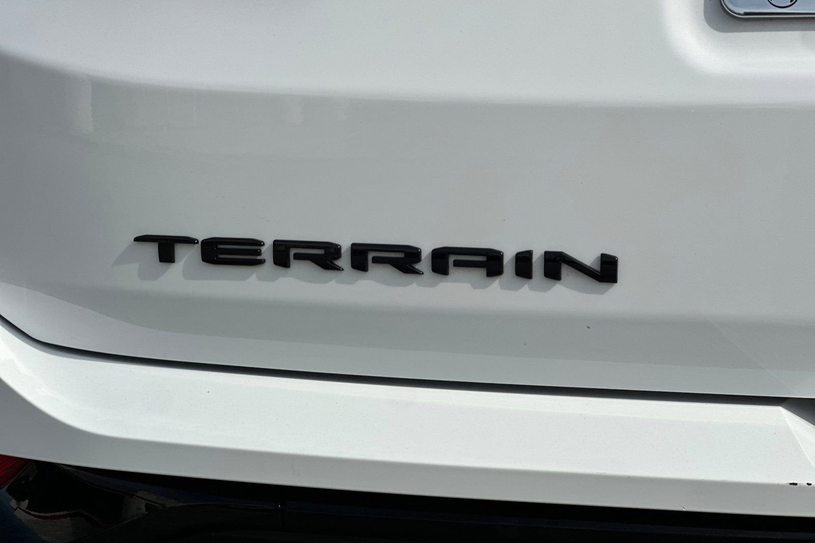 Used 2024 GMC Terrain SLE w/ Elevation Edition image 26