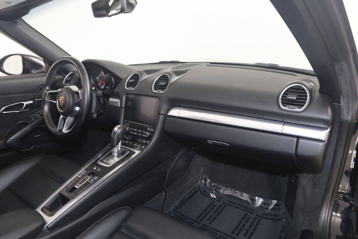 Used 2017 Porsche 718 Boxster RWD image 33