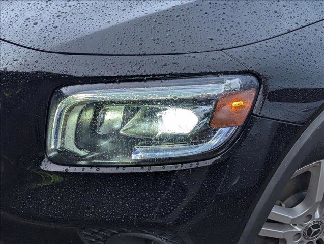 Used 2023 Mercedes-Benz GLB 250 image 2