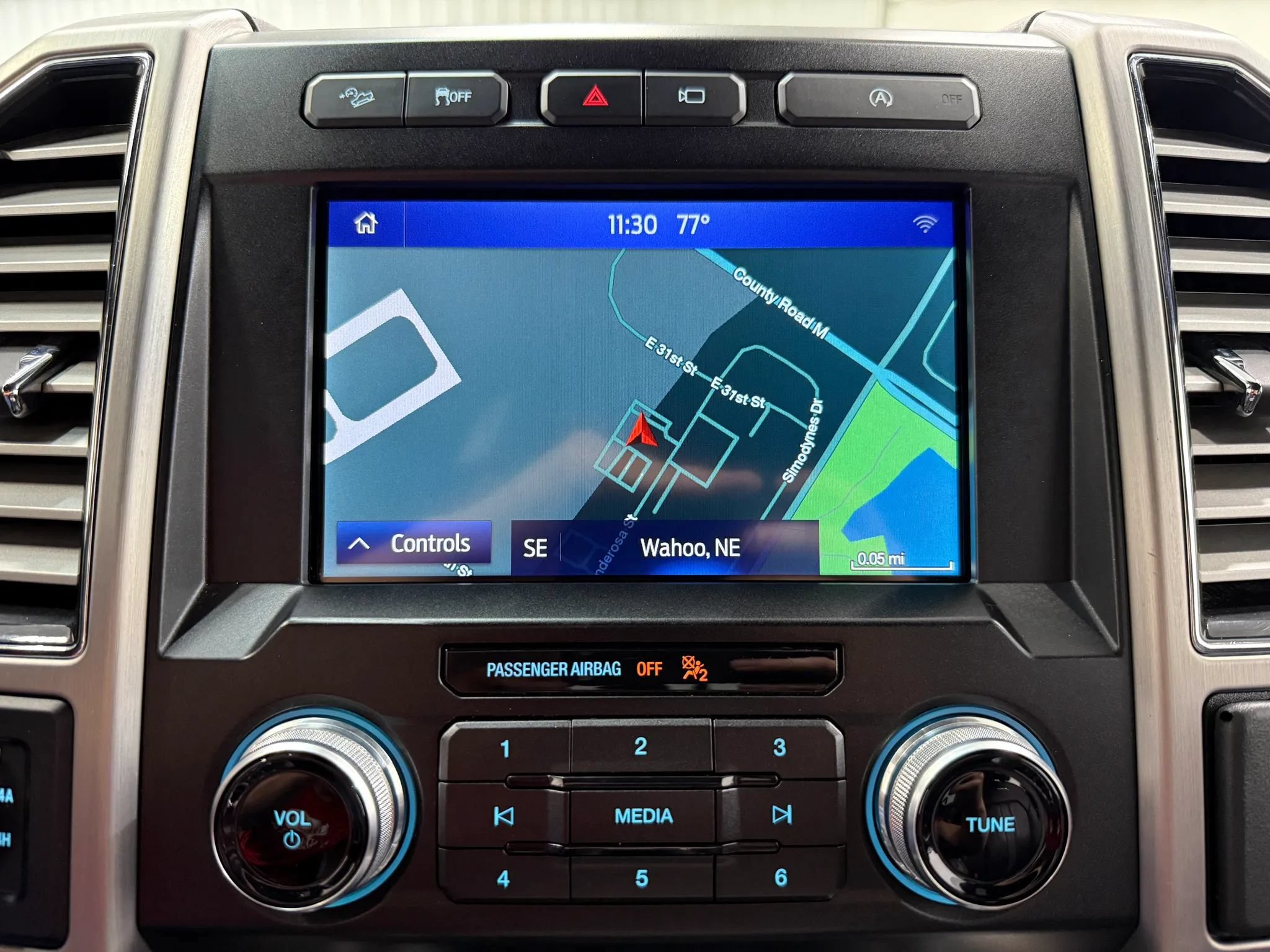 Used 2019 Ford F150 Platinum w/ Equipment Group 701A Luxury AWD/4WD image 23