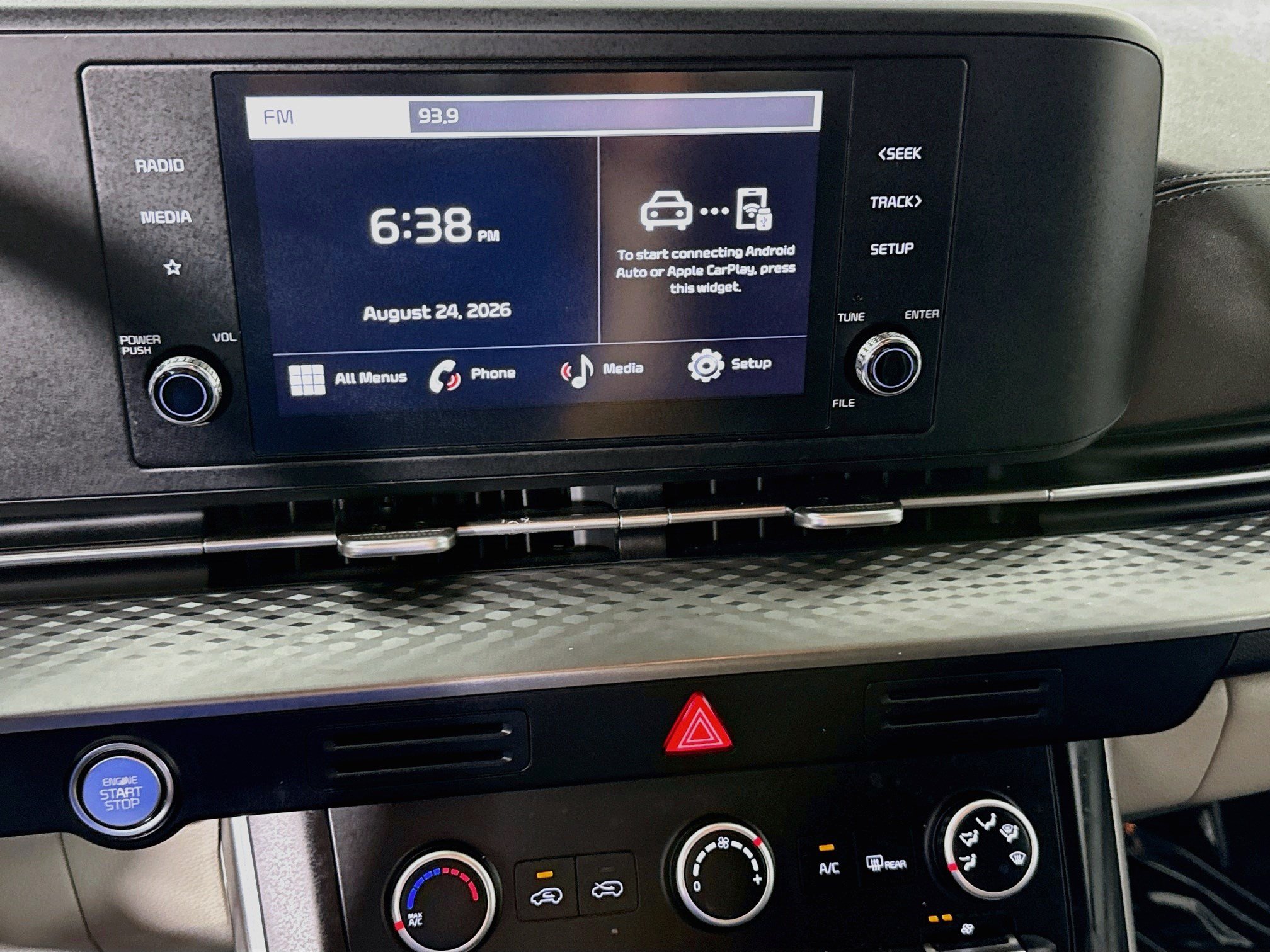 Used 2023 Kia Carnival LX FWD image 18