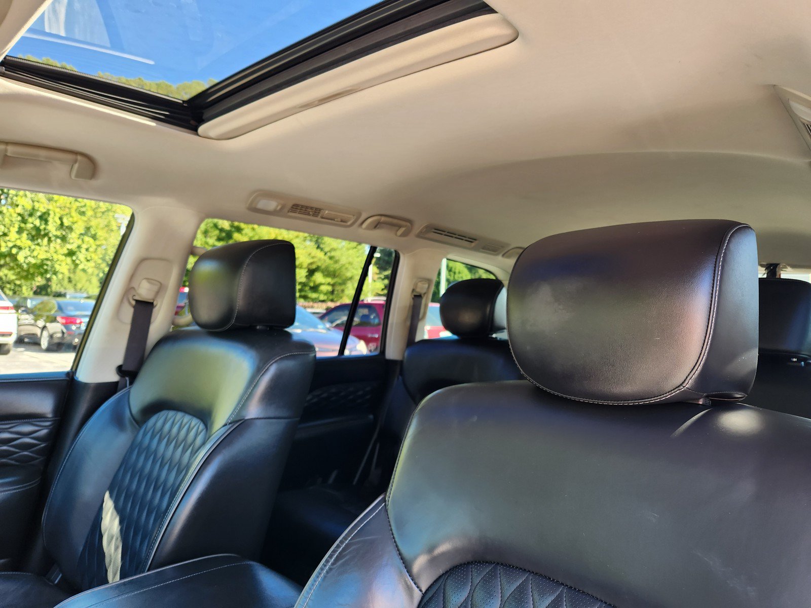 Used 2018 INFINITI QX80 4WD w/ Deluxe Technology Package image 12