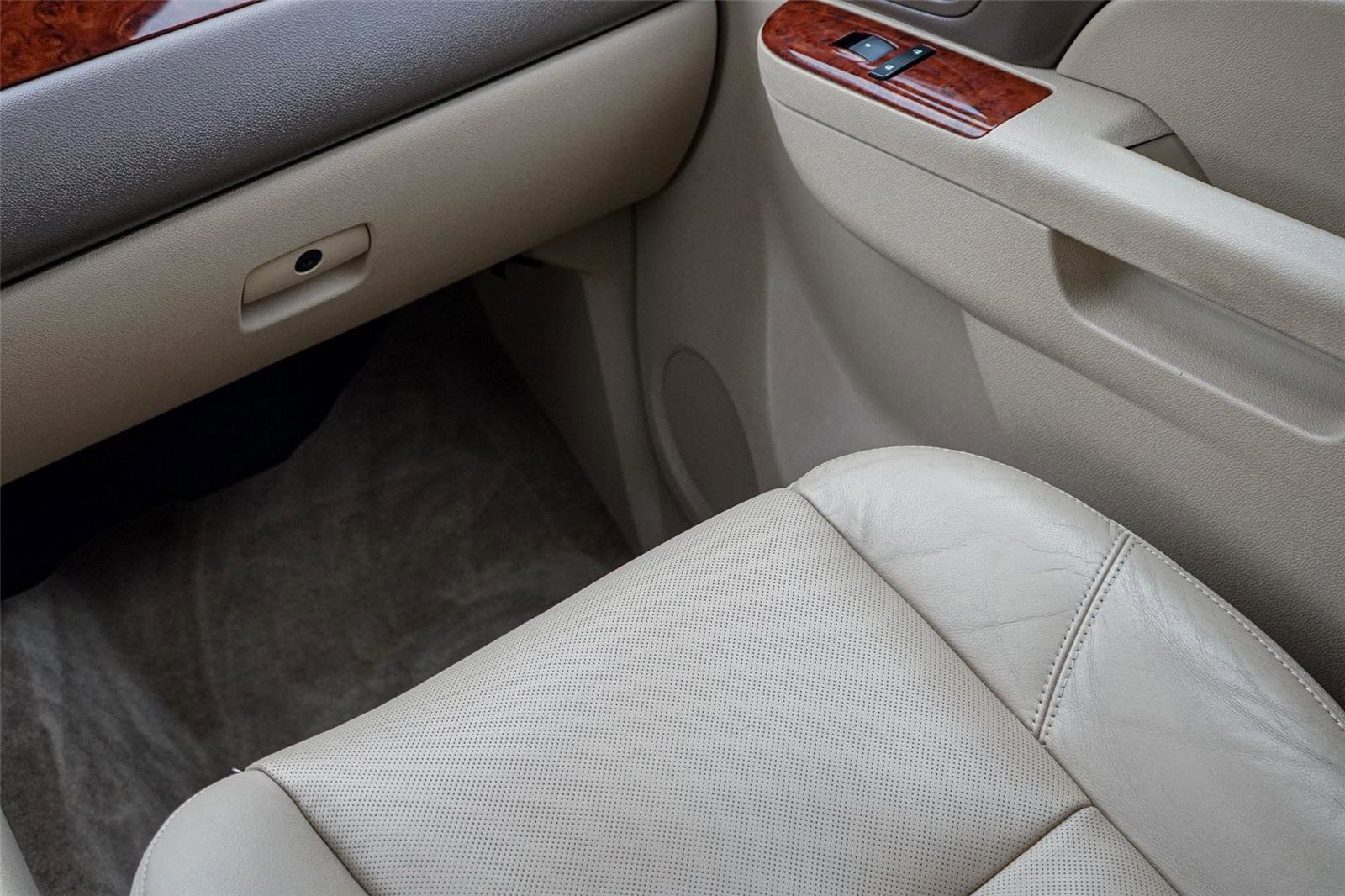 Used 2011 Chevrolet Tahoe LTZ RWD image 26