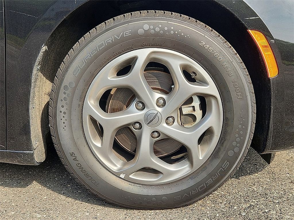 Used 2023 Chrysler Pacifica Limited image 8