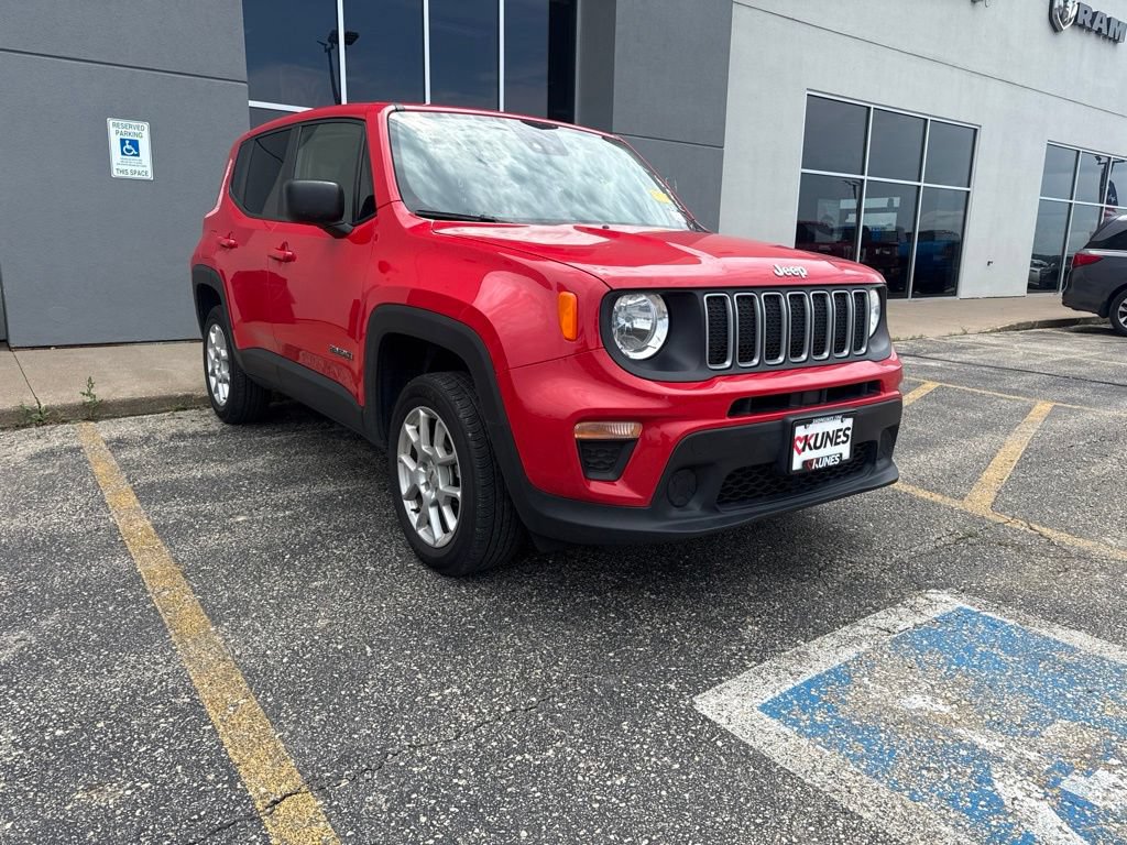 Used 2023 Jeep Renegade Latitude AWD/4WD image 1